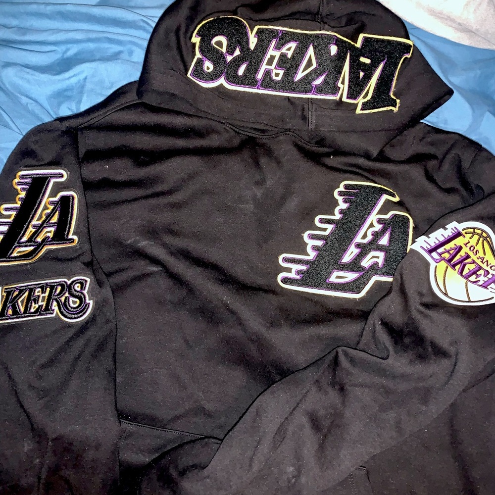 Men’s laker sweater